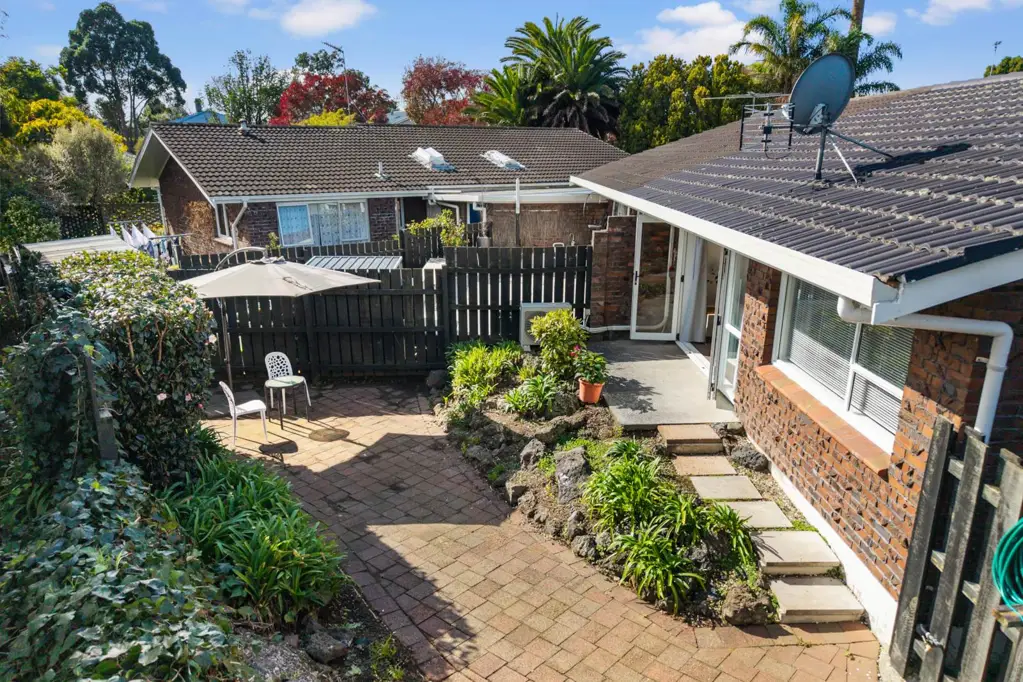 Mount Eden 2 Bedroom Top Spot! 2 Beds + 2 Carports in MAGS Zone