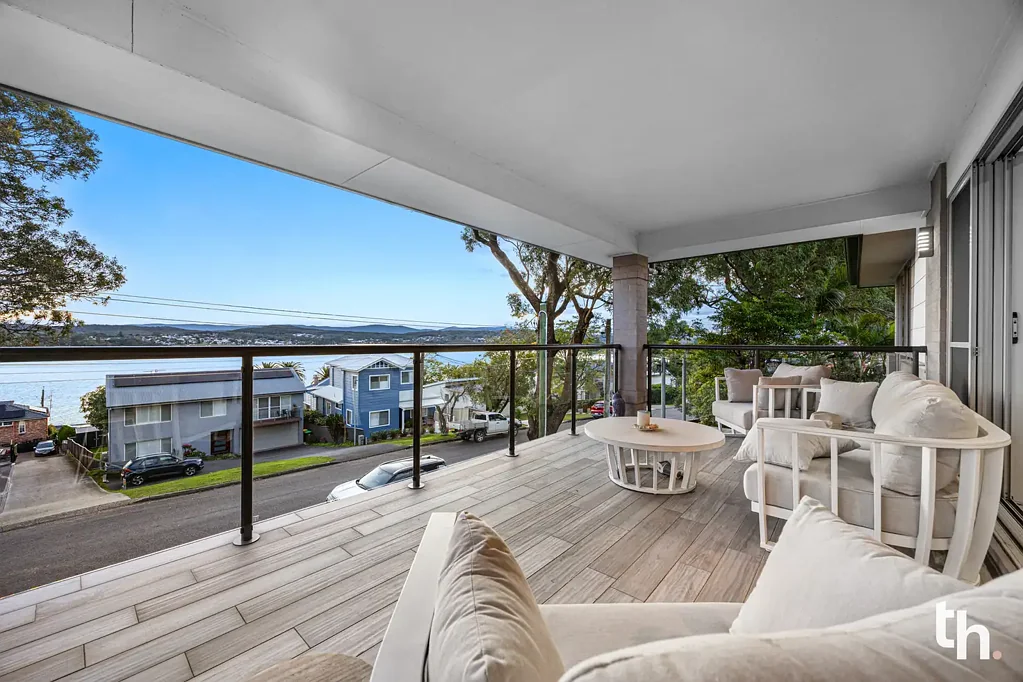 Speers Point 4房  Modern Home Designed Around a Spectacular Lake Panorama