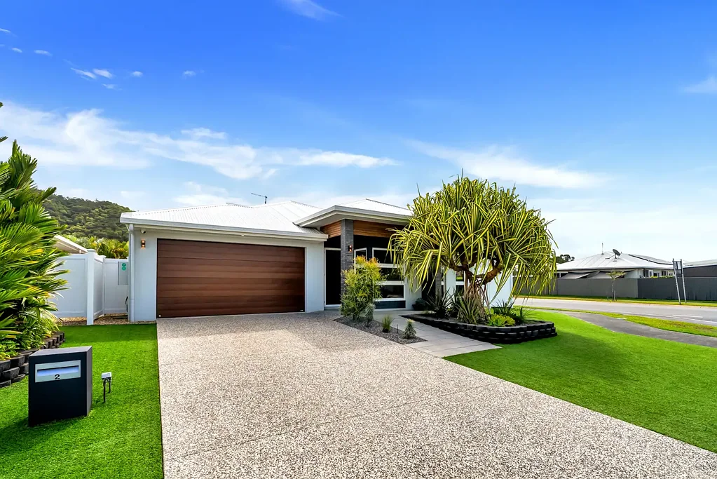 Trinity Beach 4ਬੈੱਡਰੂਮ Modern Coastal Living – Contemporary 4-Bedroom Home with Pool & Solar in Trinity Beach