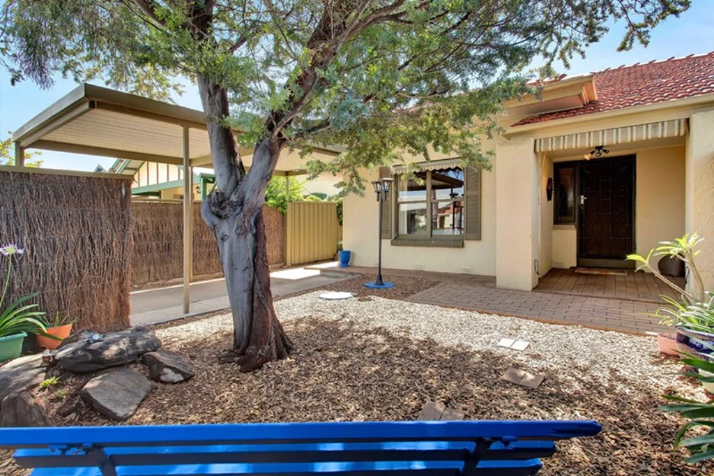 Brooklyn Park 1Zimmer Private & cozy maisonette with secure street frontage!