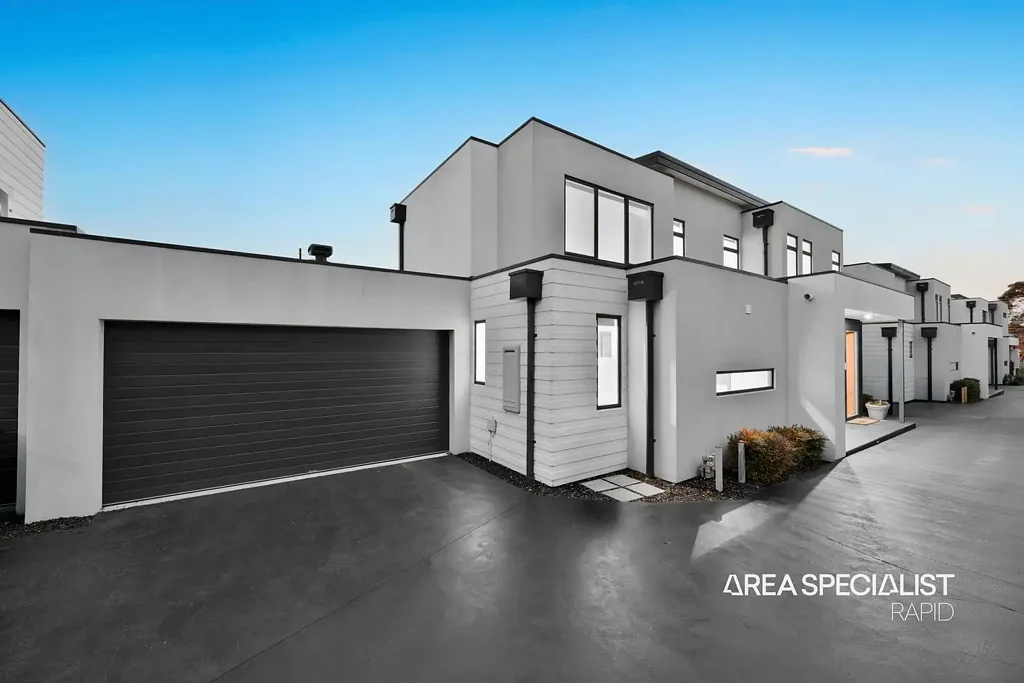 Chelsea Heights 3ਬੈੱਡਰੂਮ Stylish, Spacious & Low-Maintenance Living!