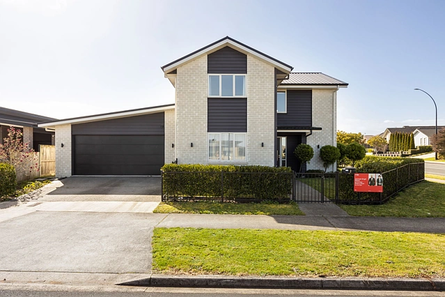 2 Mccorquindale Drive, Flagstaff, Hamilton