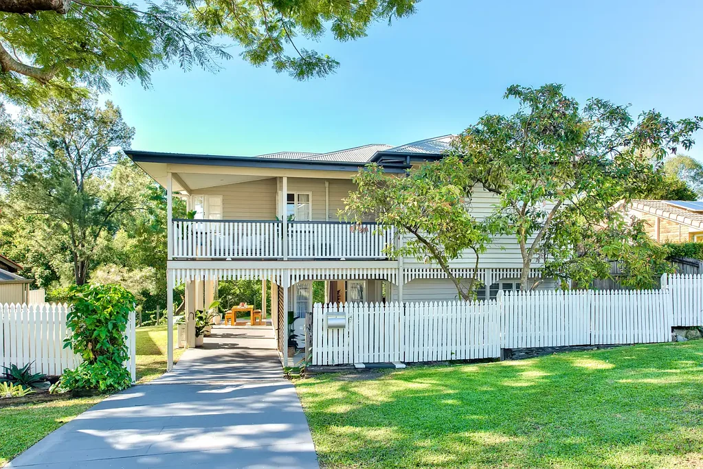 Mitchelton 5 Bedroom Timeless Charm Meets Nature's Serenity - Character Home Backing onto Kedron Brook