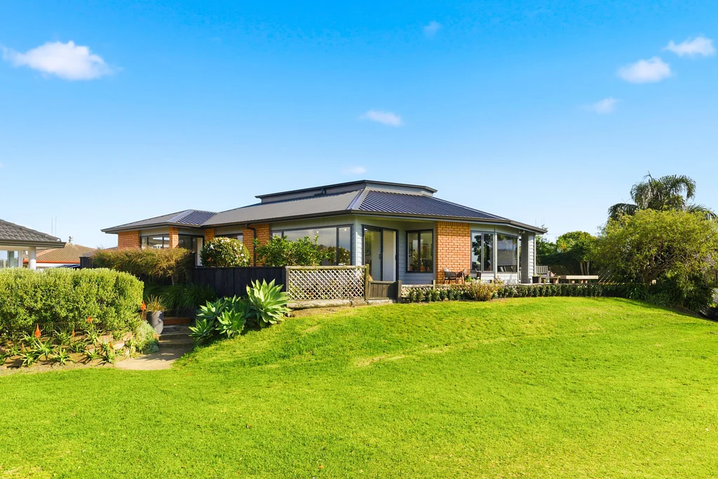 Mount Maunganui 3房  Golf Course Living Without Maintenance