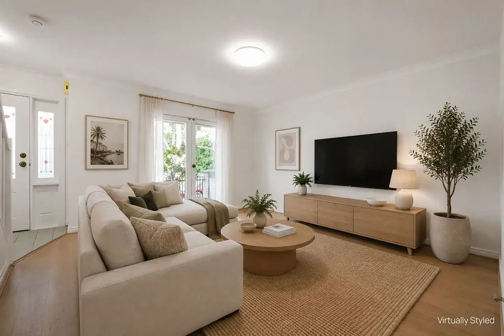 FRESHLY RENOVATED TWO-BEDROOM TOWNHOUSE WITH PRIVATE COURTYARD