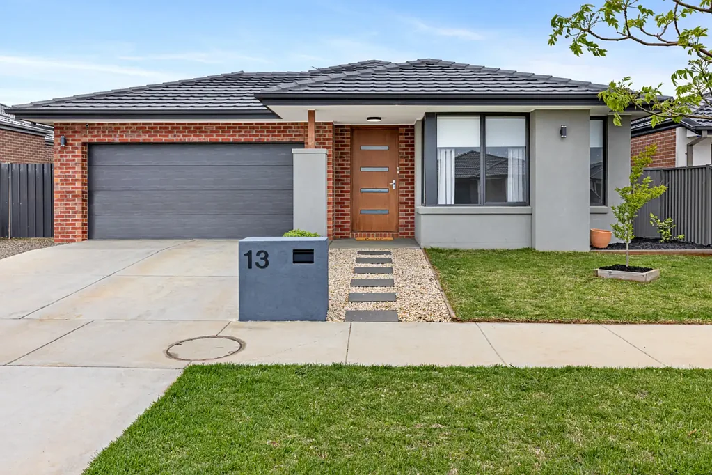 13 Pernonie Street, Lucas, VIC 3350