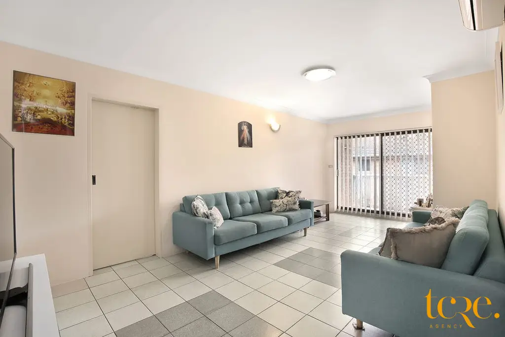 Merrylands West 3Moenga Full Brick 3 Bedroom Unit with Plenty of space .