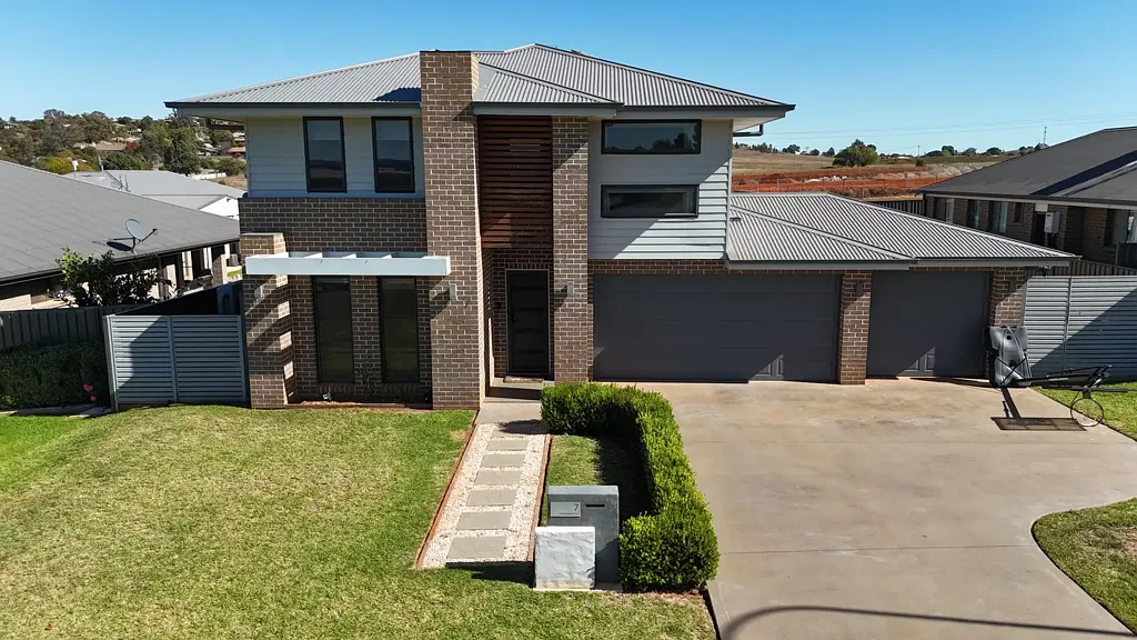 Parkes 5房  The Perfect Family Home - Space, Comfort & Quiet Cul-de-Sac Living