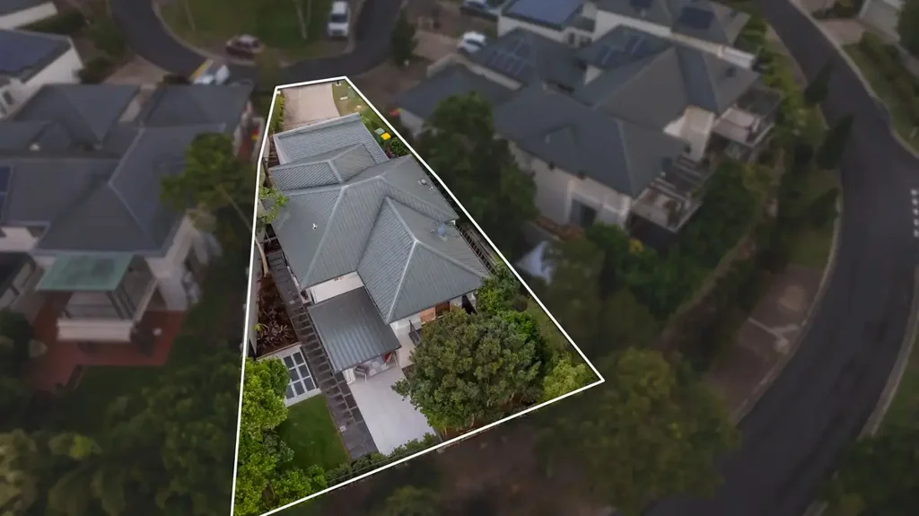 Robina 3 Bedroom Completely Renovated, Nothing to do but Move In and Enjoy!