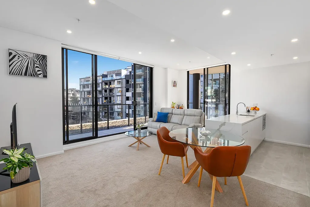 Meadowbank 1房 阳光充足的现代生活, 位于优越的水滨地段 Sunlit contemporary living in a prime waterside location