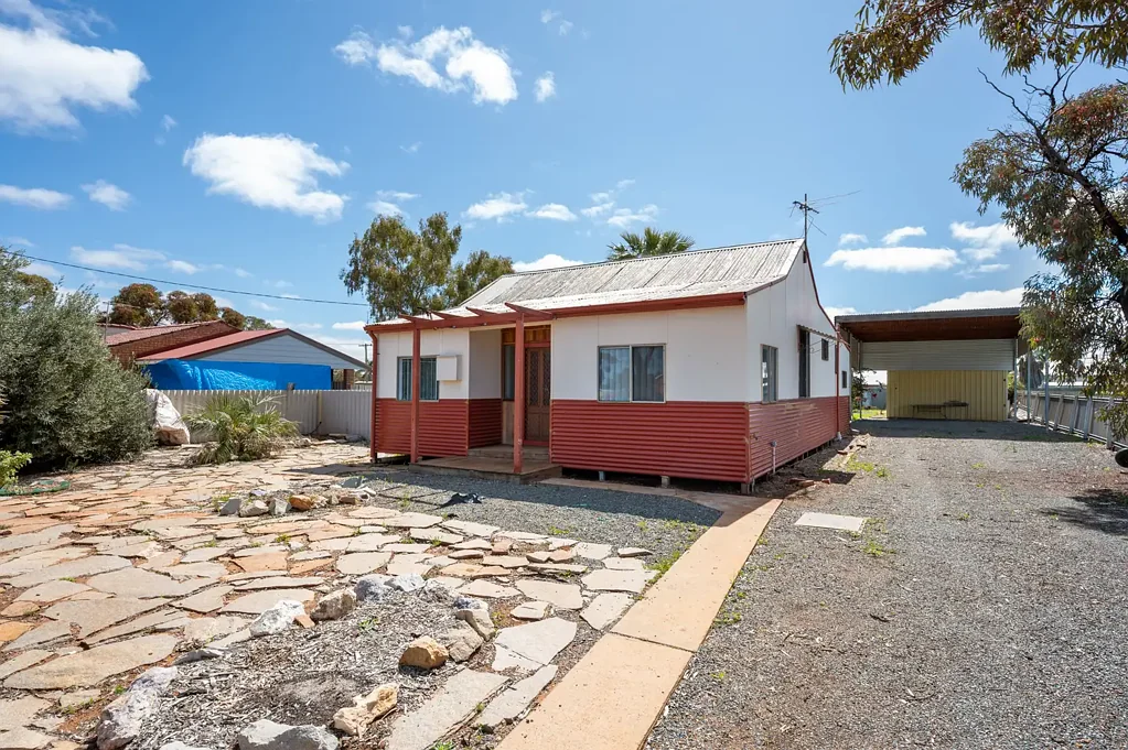 90 Shaw Street, Coolgardie, WA 6429