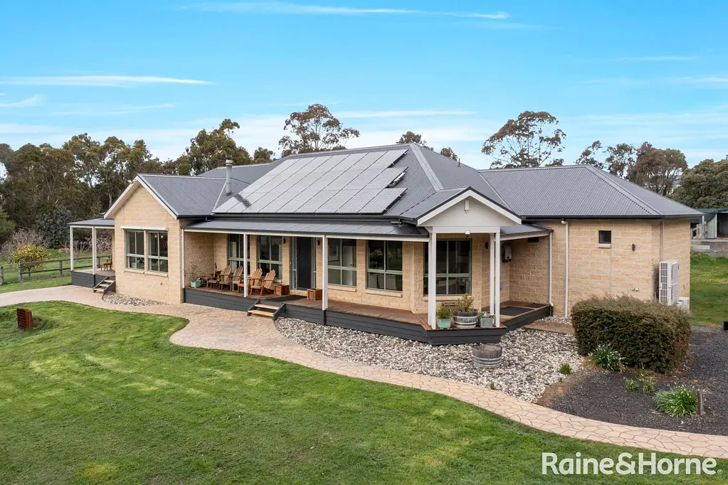Riddells Creek 4 Slaapkamer Refined Rural Lifestyle on 4.55 Acres (Approx.)