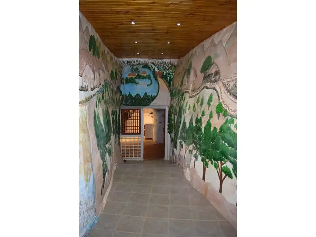 Coober Pedy 3غرفة نوم Centrally located 3 bedroom semi-dugout with a glorious view overlooking the Main Street and the horizon beyond