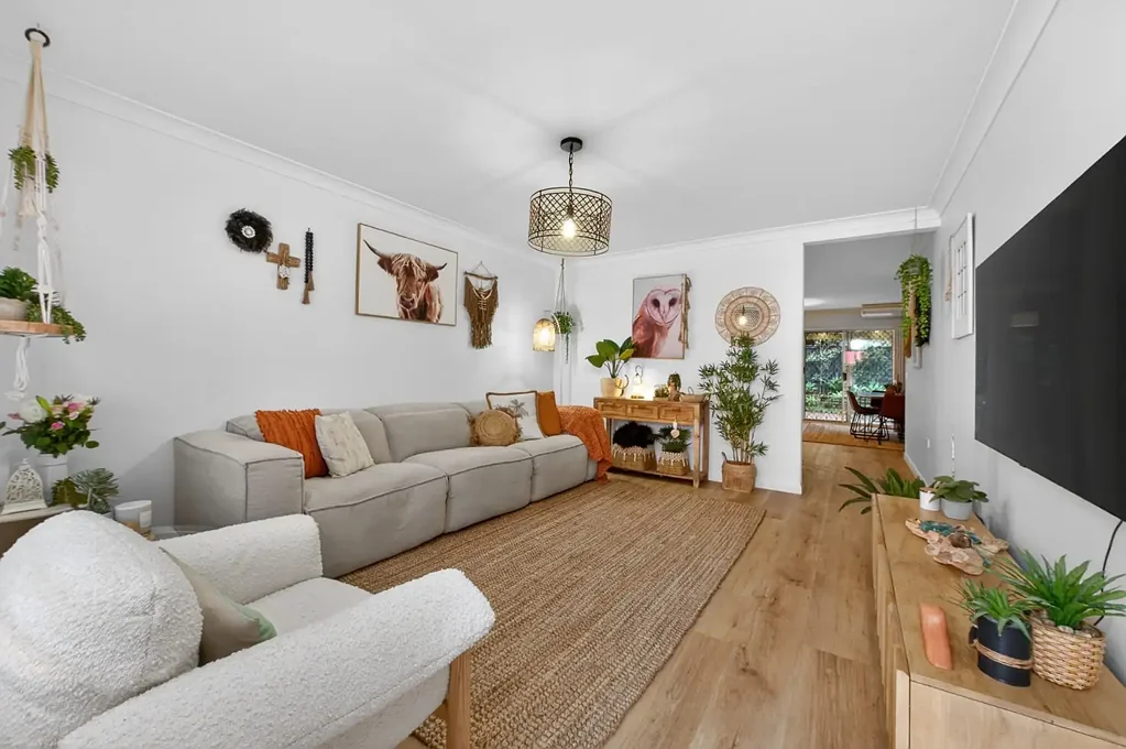West Gosford 3 Bedroom Private, Spacious & Perfectly Located Townhouse
