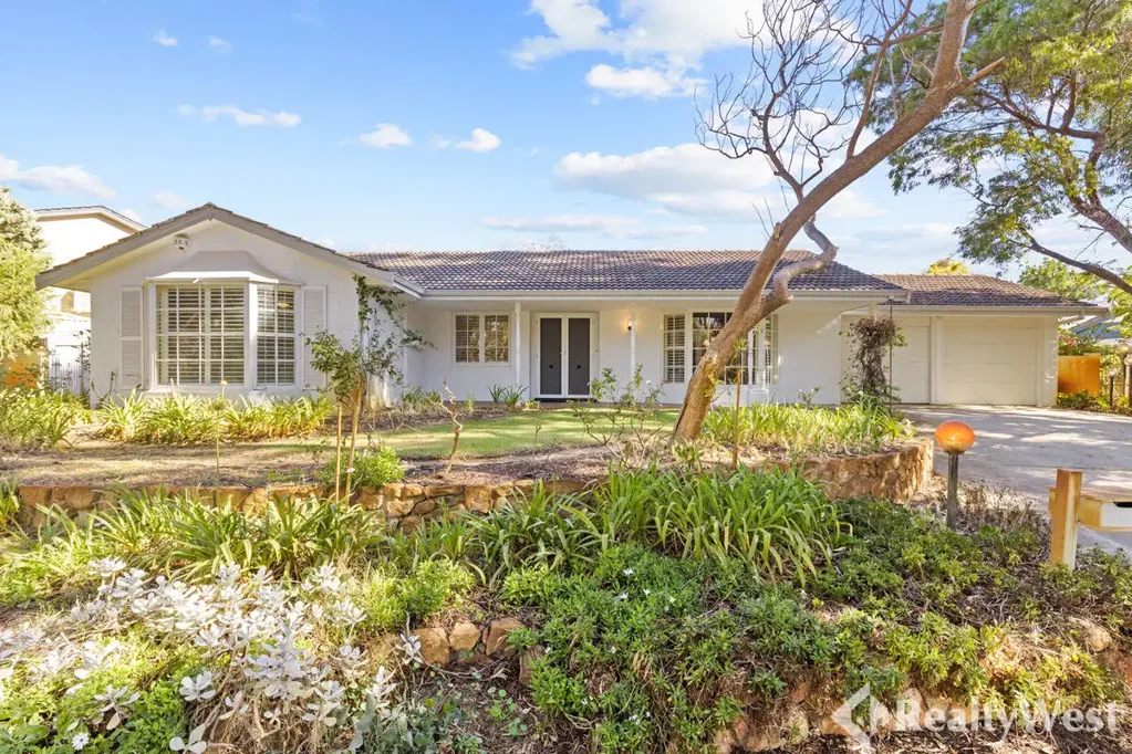 Karrinyup 4chambre Under Contract by RealtyWest