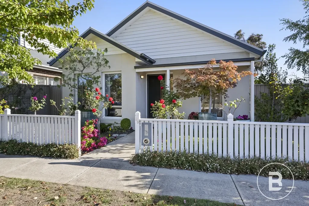 Ballarat East 2Kwarto GORGEOUS DOWNSIZER IN GREAT LOCATION WITH SECURE PARKING.