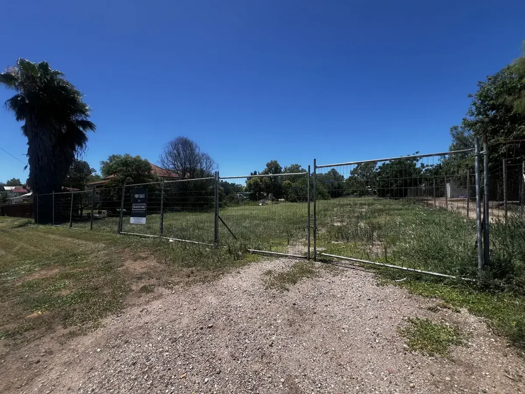 Gunnedah LARGE VACANT RESIDENTIAL BLOCK OPPOSITE SHOPPING COMPLEX