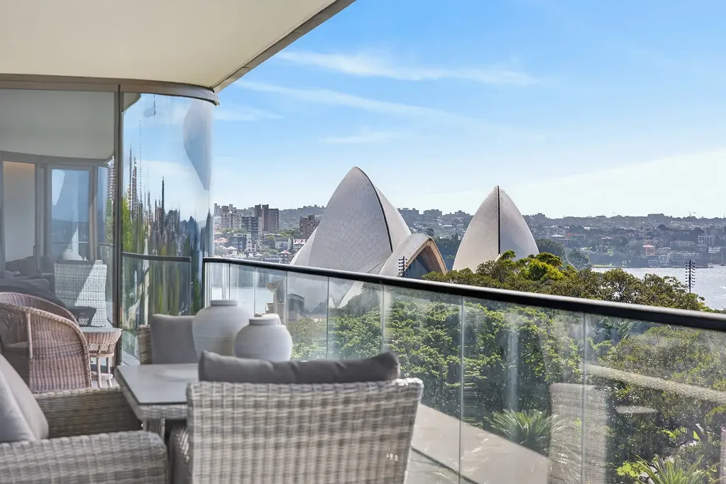 Sydney 3Phòng ngủ Luxurious Harbourfront Apartment in Iconic Macquarie Street � Panoramic Views, P