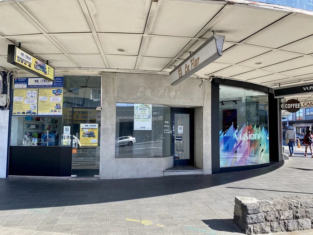 Newmarket  Compact Retail Tenancy on Broadway