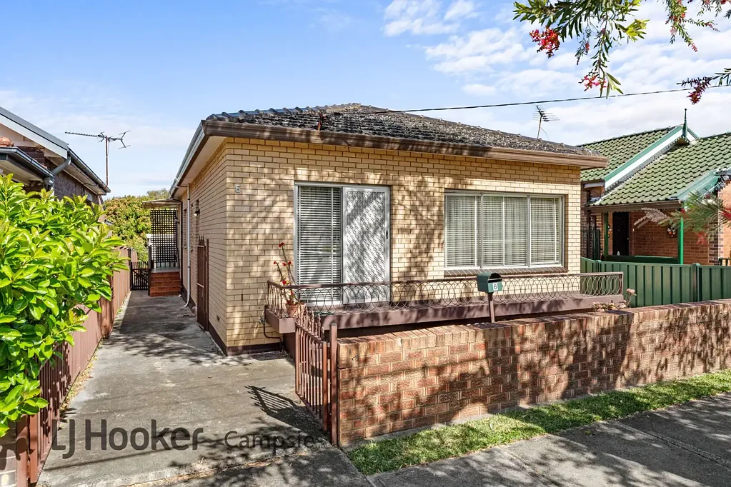 Belmore 3બેડરૂમ Substantial Family Home with Superb Potential in Belmore's Best Street!