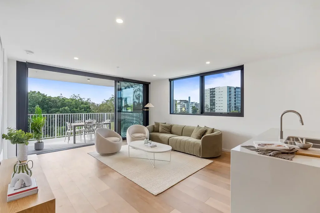 Opulent North-facing Residence with Park Views