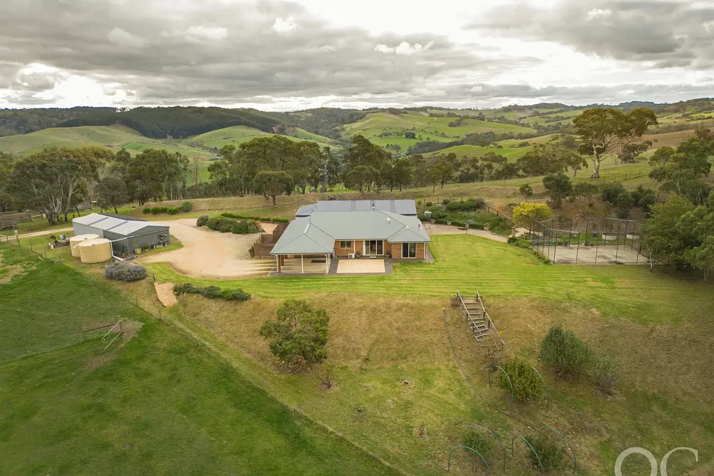 Paris Creek 5ਬੈੱਡਰੂਮ Open the Door to a Rural Dream with the Life-Changing Outlook to Match