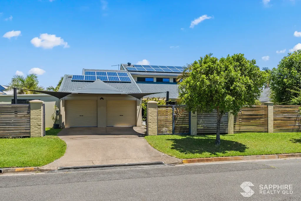 Paradise Point 5房  A Rare Slice of Paradise: Waterfront Living at 8 Namatjira Street, Paradise Point