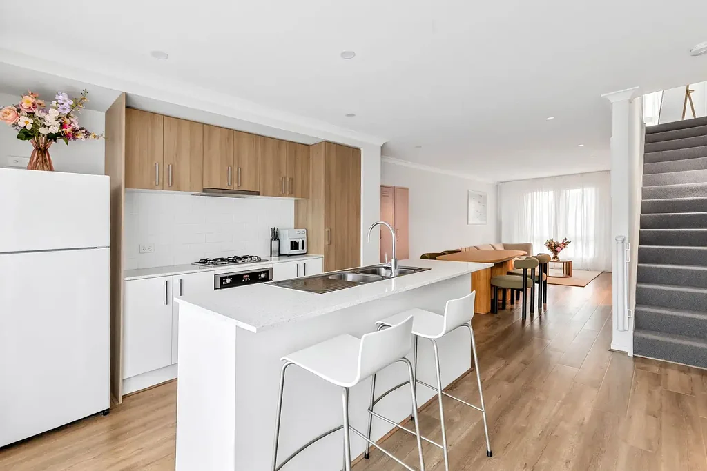Charlemont 3chambre Beautifully Presented Townhome Ready to Impress!
