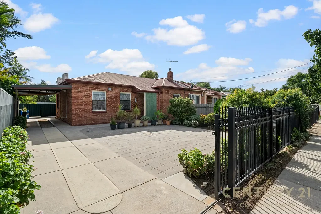 Kilburn 3房  Dream starter home - 3 Bedroom solid brick maisonette on a huge 580sqm approx. Torrens Title allotme