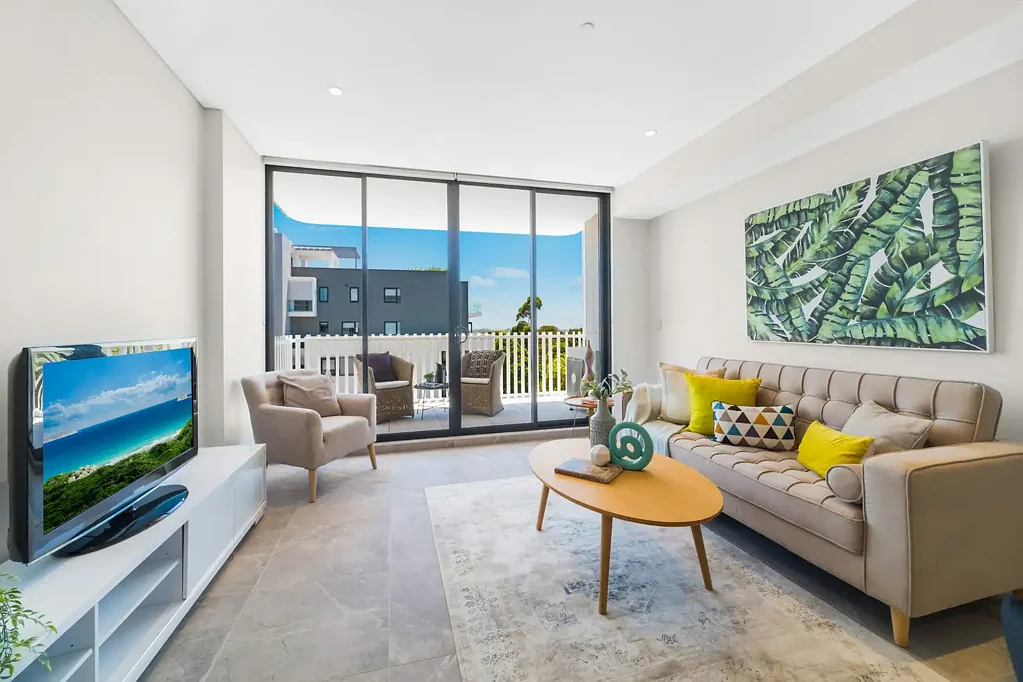 Sutherland 2 Slaapkamer READY TO MOVE IN - Contemporary North-Facing 2-Bedroom Apartment in Convenient Location, Ideal for First Home Buyers and Investors!