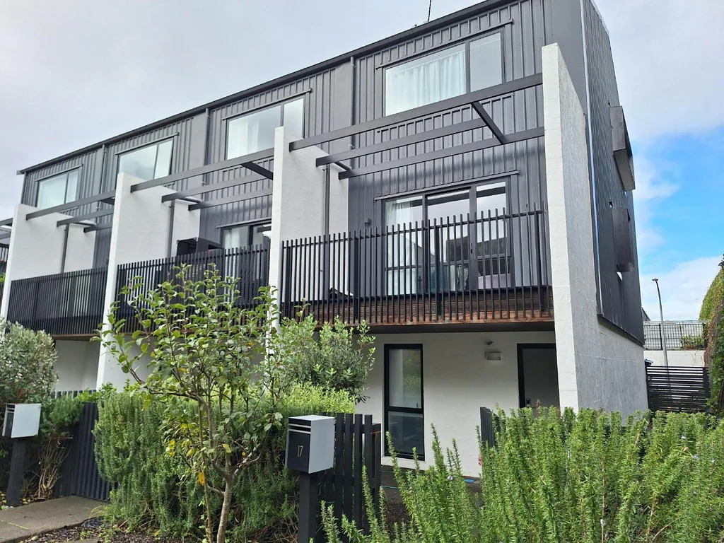 3 bedroom townhouse in Mount Wellington