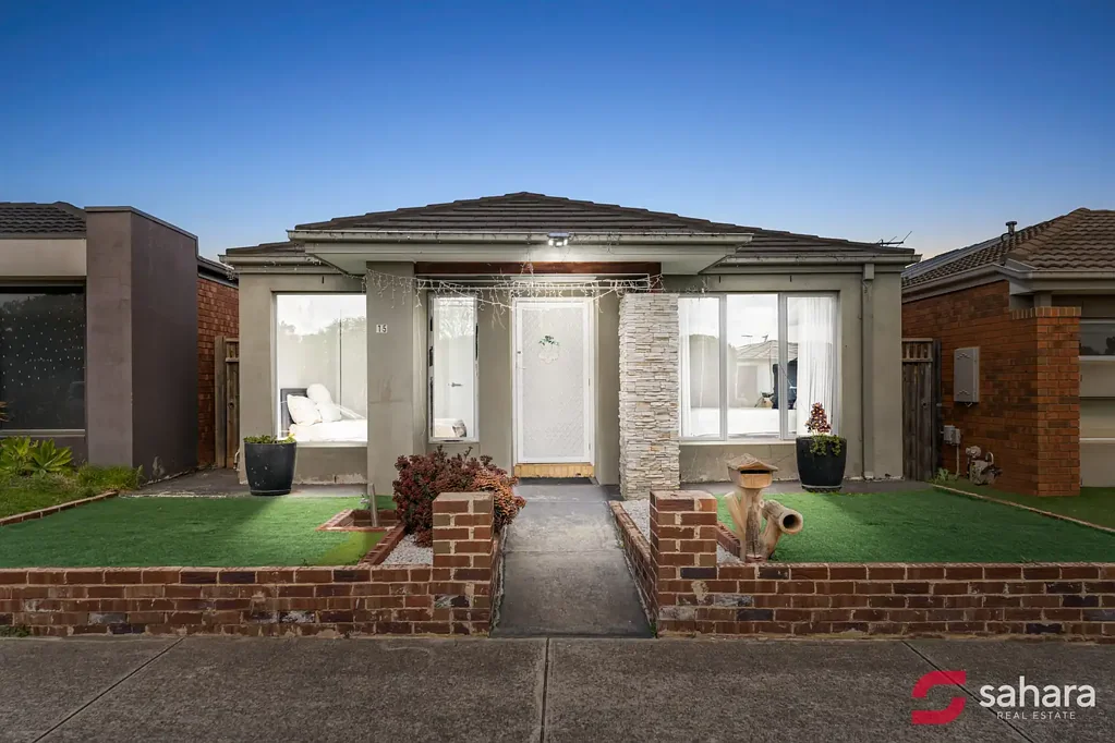 Tarneit 3房 步行可达公园 便捷公共交通 维护良好住宅 时尚家庭空间 主卧带套间 户外娱乐区相连 Blessing in Disguise for an Investor / First Home Buyer / Downsizer !!