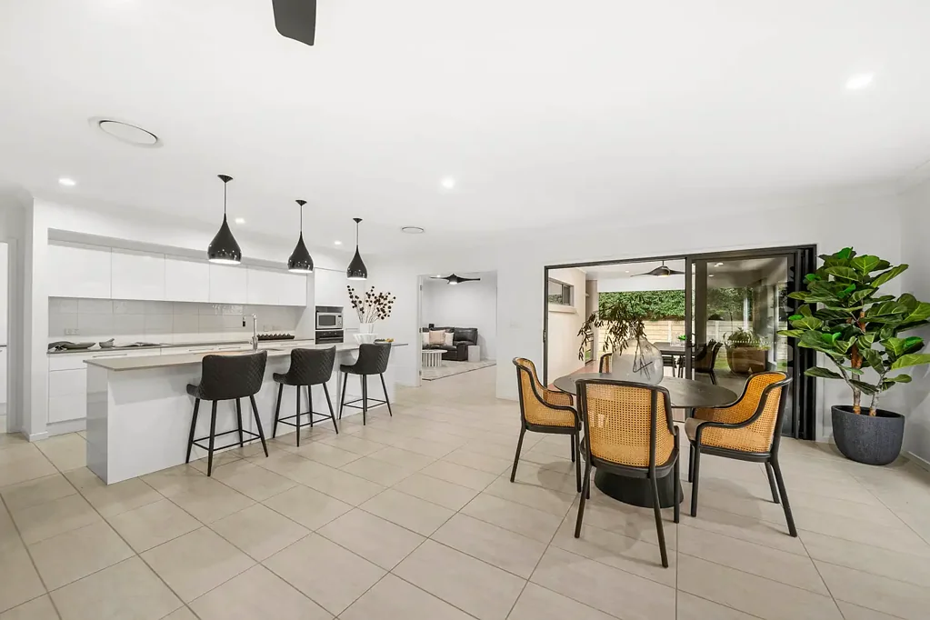 Rochedale 6 Bedroom Modern Family Living with Exclusive Lifestyle Benefits