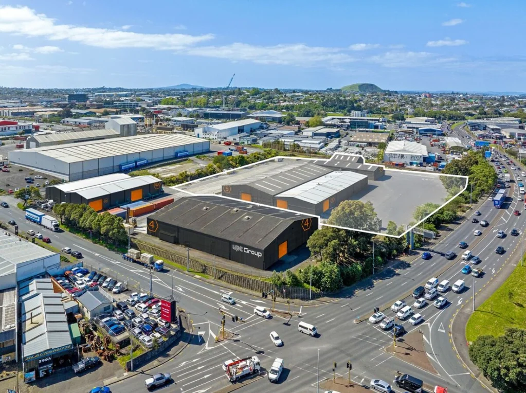 Penrose 17,884 m² - Offering 3 Warehouse Options
