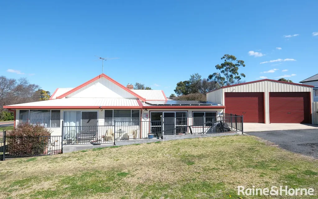 Inverell 4 Bedroom Feature Packed!
