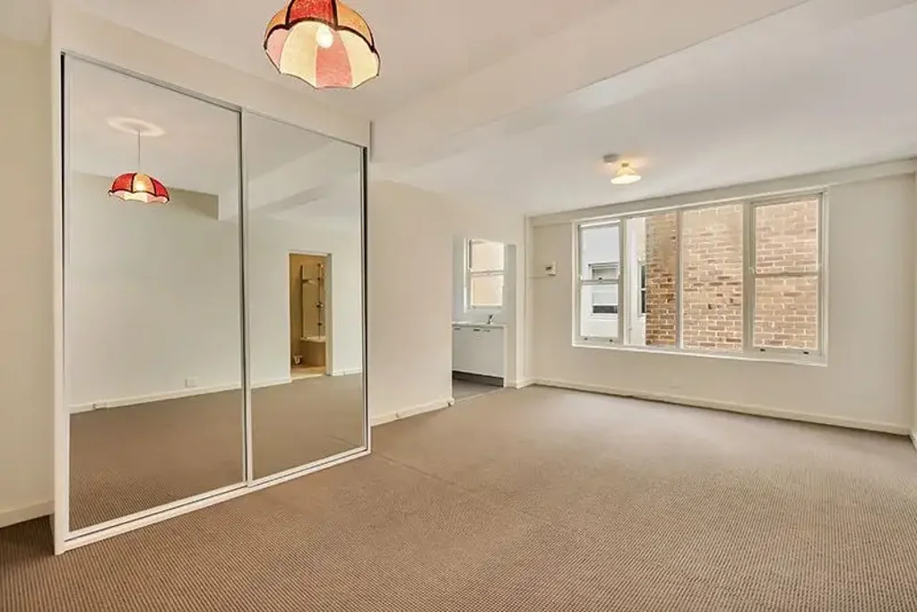 Spacious, Oversized Studio in the Heart of Potts Point