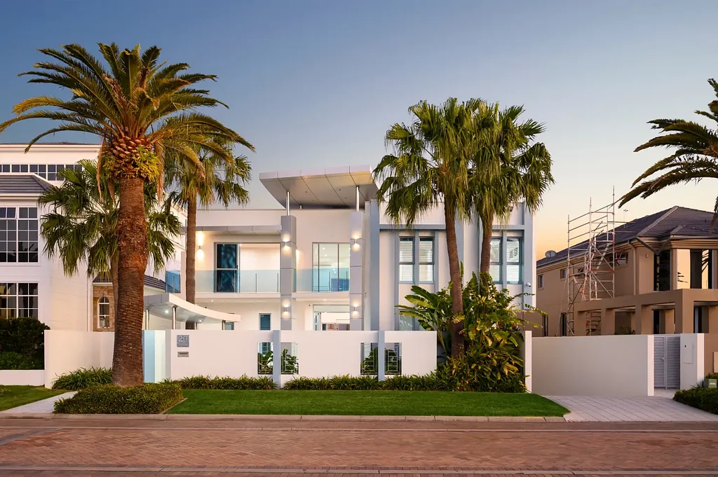 Paradise Point 5房  An Architecturally Designed & Crafted in Quality Waterfront Residence - Lift to all 3 Levels