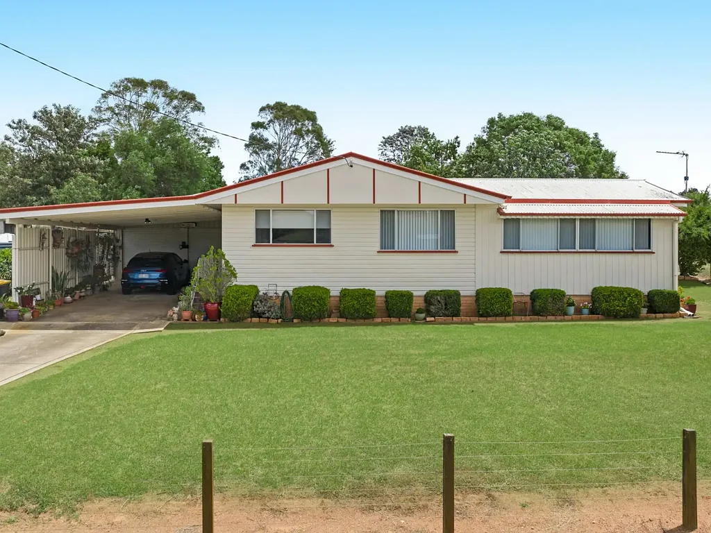 Well-presented low set home