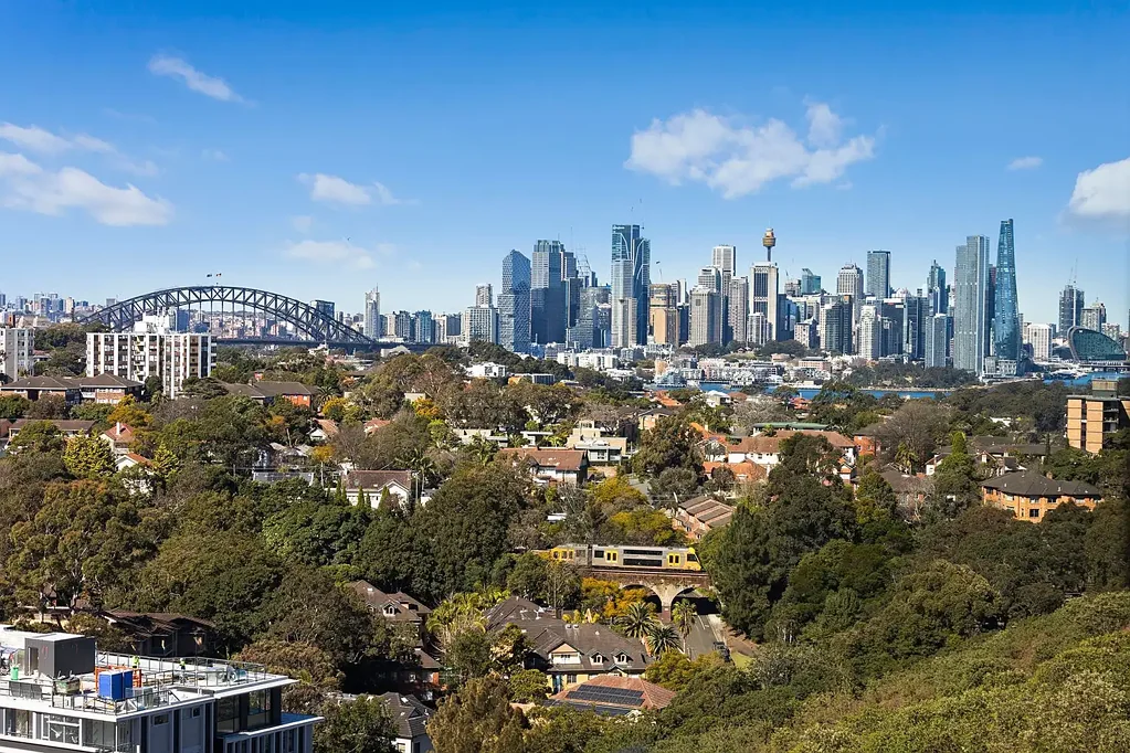 Three Bedroom Penthouse | North-East Corner | Three Car Spaces | Panoramic City & Harbour Bridge Views