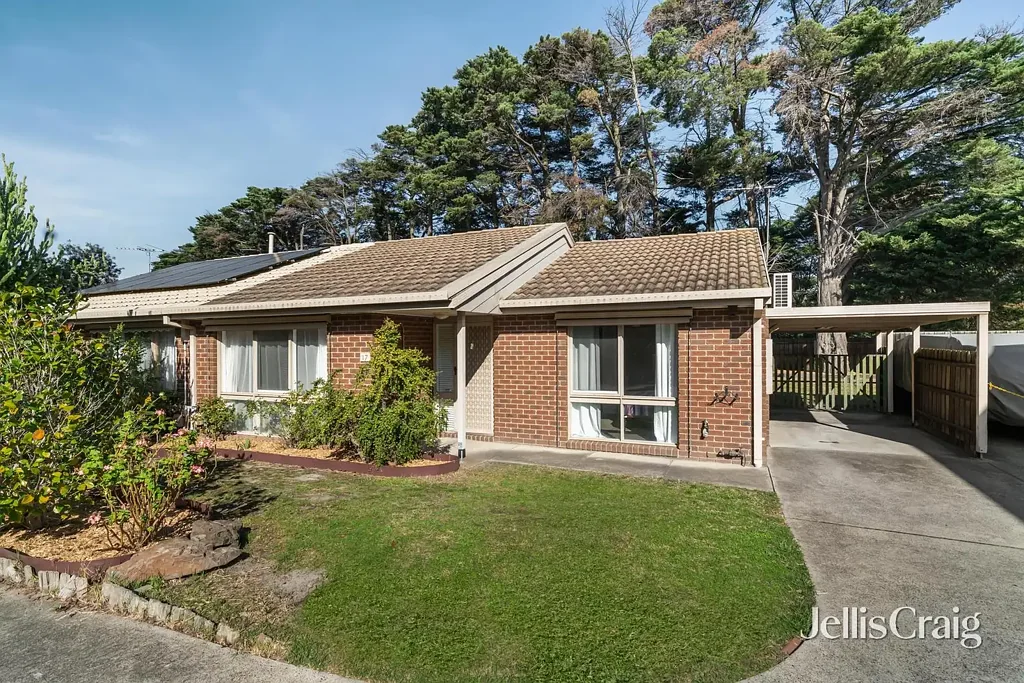 Oakleigh South 2 Bedroom Big on outdoor living and its parkside lifestyle