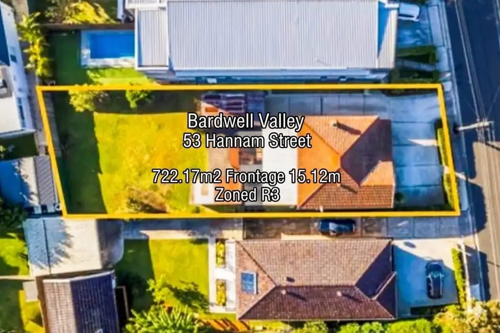 Bardwell Valley 3房 Turrella近铁便利 722㎡阔地潜力 全砖经典优雅 现代全屋升级 北南朝向舒适 安全停车保障 A Rare Blend of Space, Position & Future Potential I  Alex Tehfe 0410 11 22 22