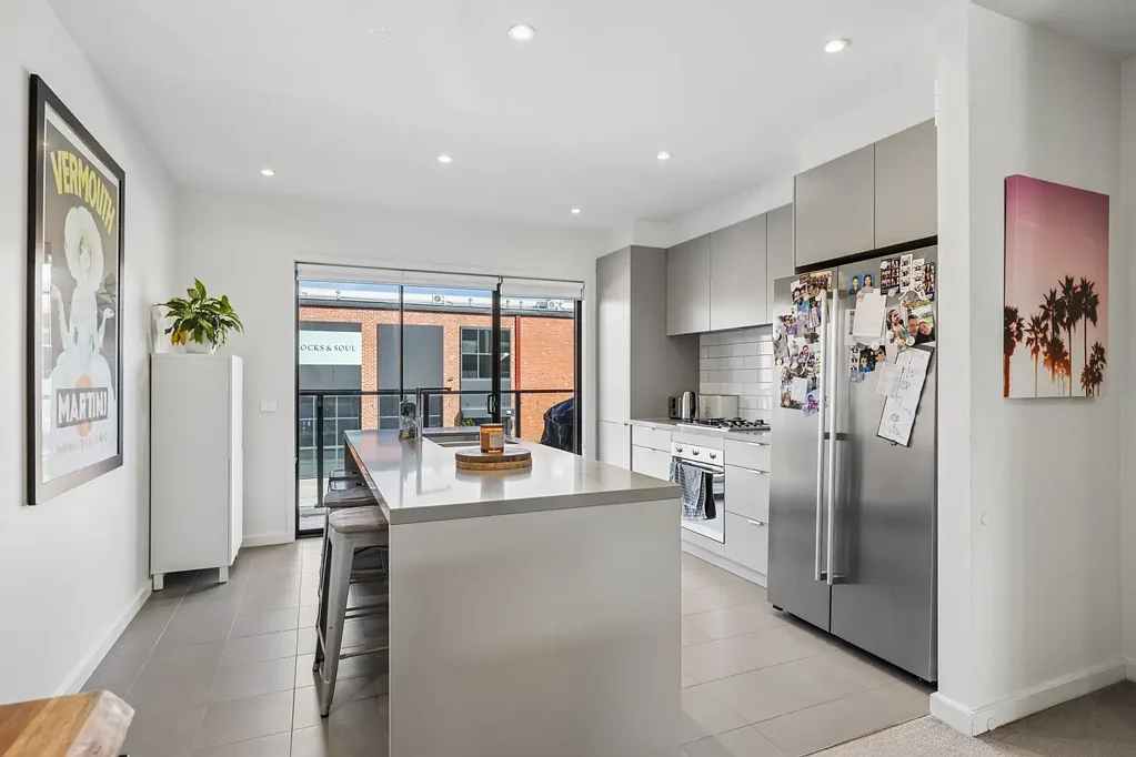 Cheltenham 3कमरा Elegant, Low-Maintenance Parkside Living with No Body Corporate
