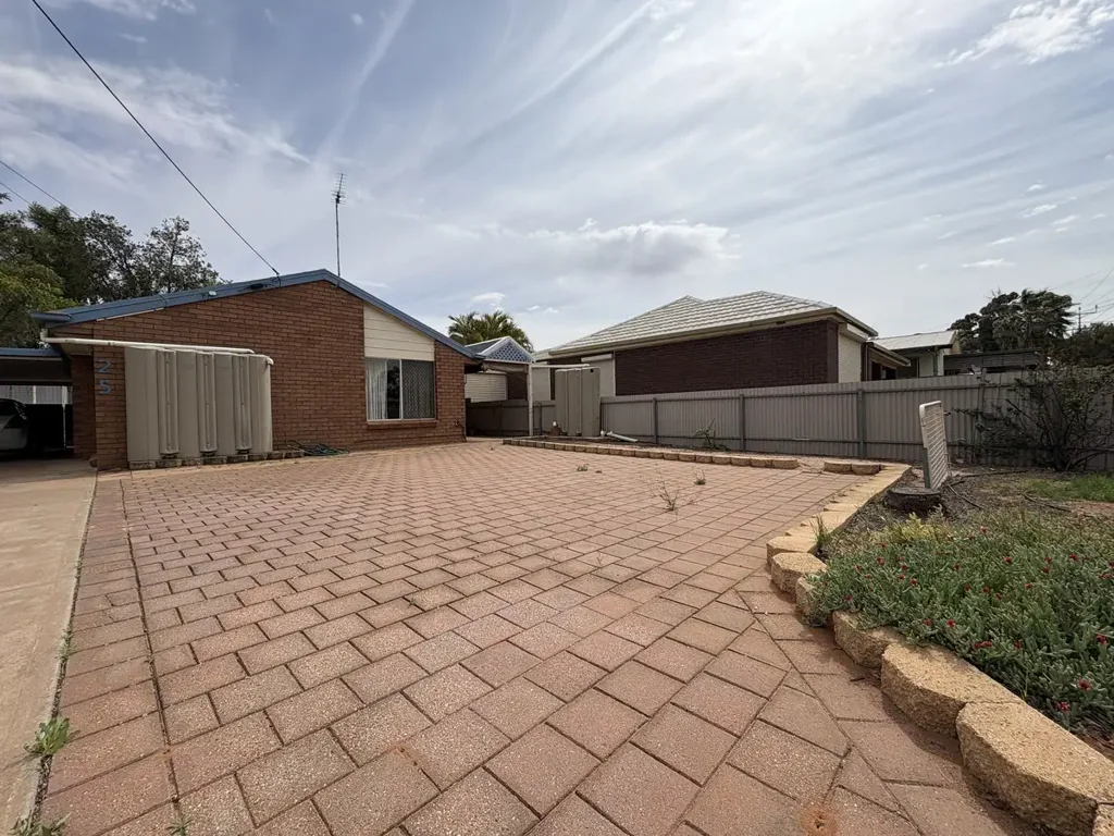 Port Augusta 3 Slaapkamer Charming Brick Veneer Home in Peaceful Location