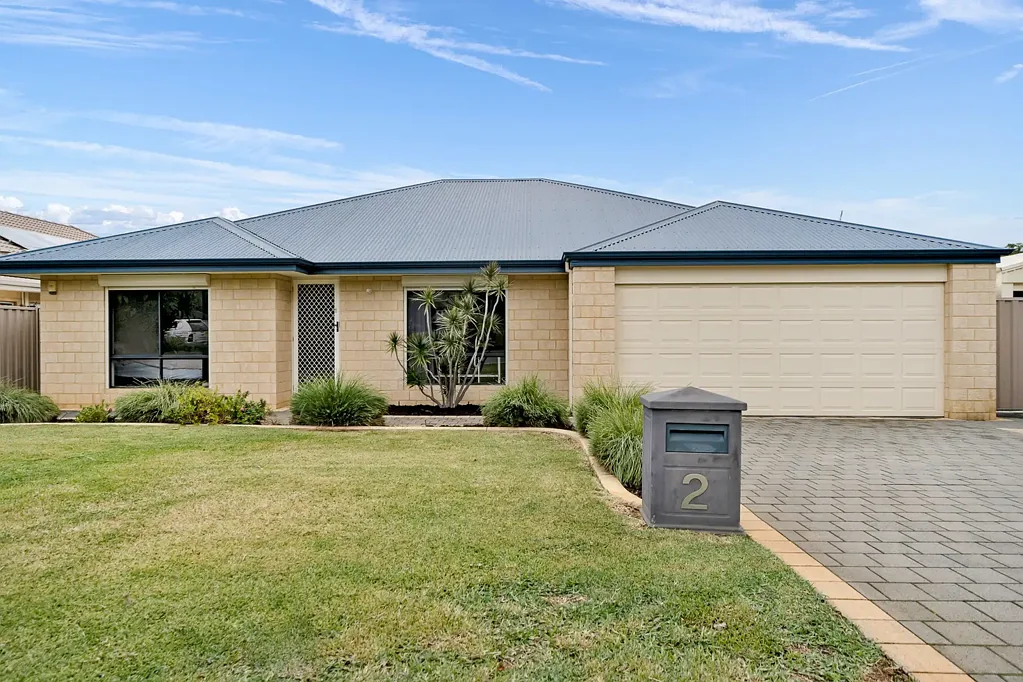 Forrestfield 4房  The Ultimate Family Haven on a Corner Block!