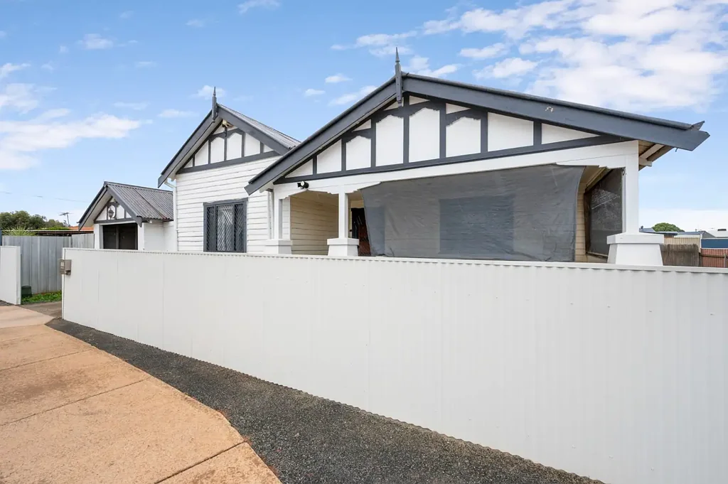 Boulder 4房  Well-presented family sized home & an investors delight.