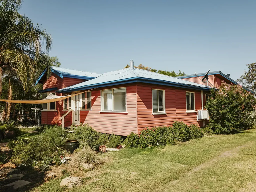Injune 3બેડરૂમ A Timeless Charmer on a Generous Quarter-Acre Block