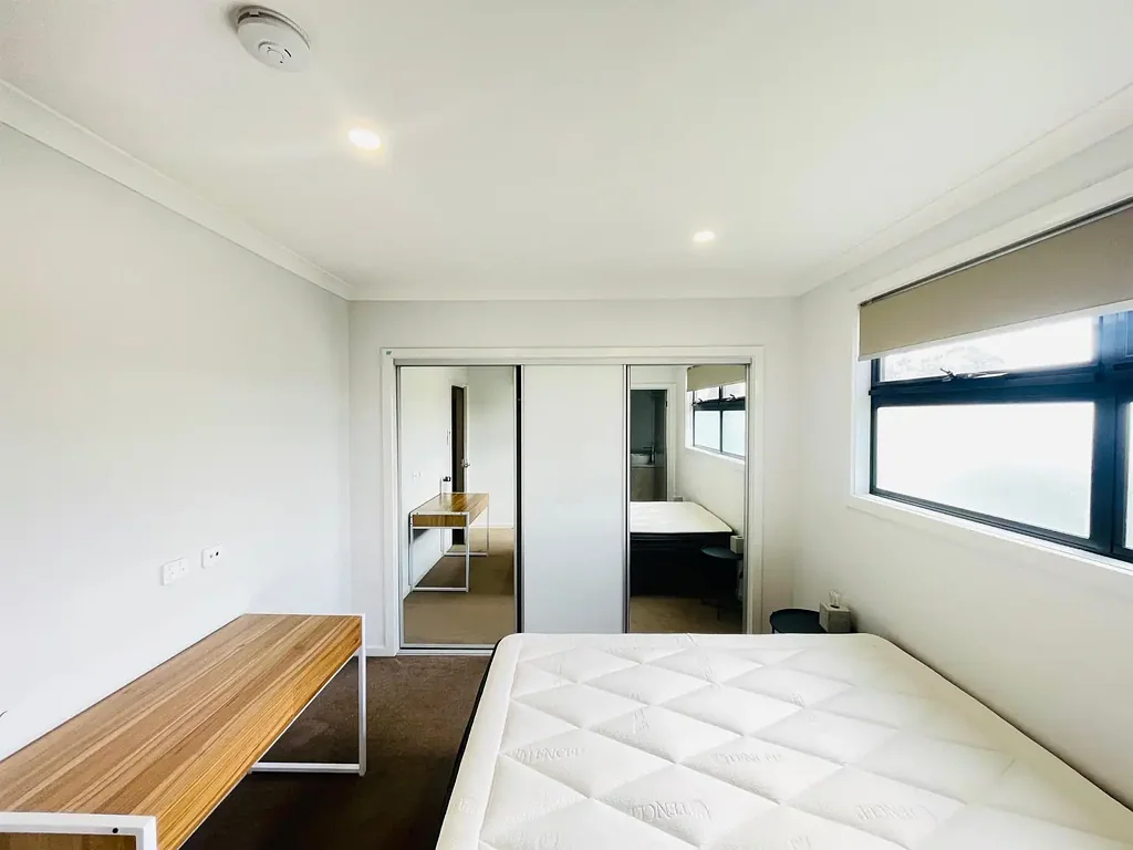 305$ P/W II Private Ensuite/Shared  Modern House II