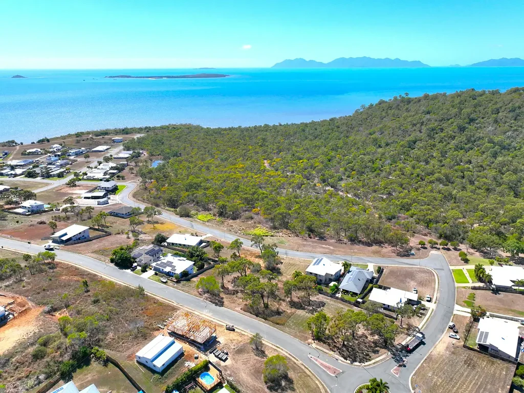 Bowen Lifestyle block in Paradise!