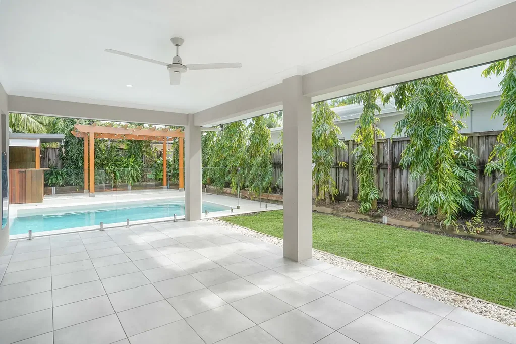 LARGE EXECUTIVE FAMILY HOME IN TRINITY BEACH