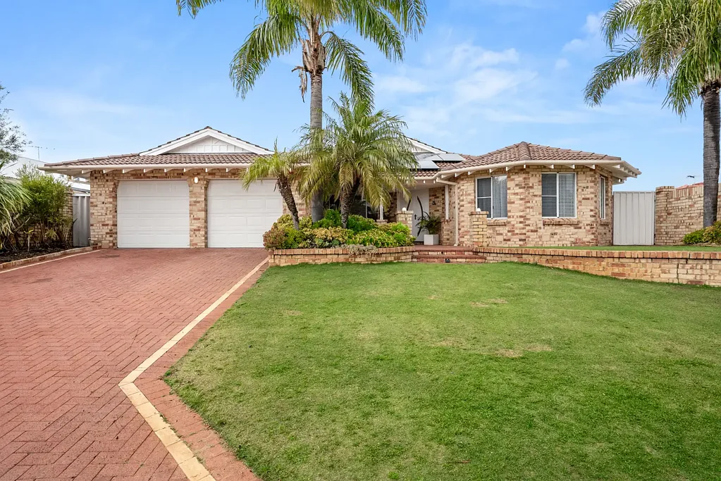 Waikiki 5 Bedroom Space for the whole family on a generous 670sqm block.